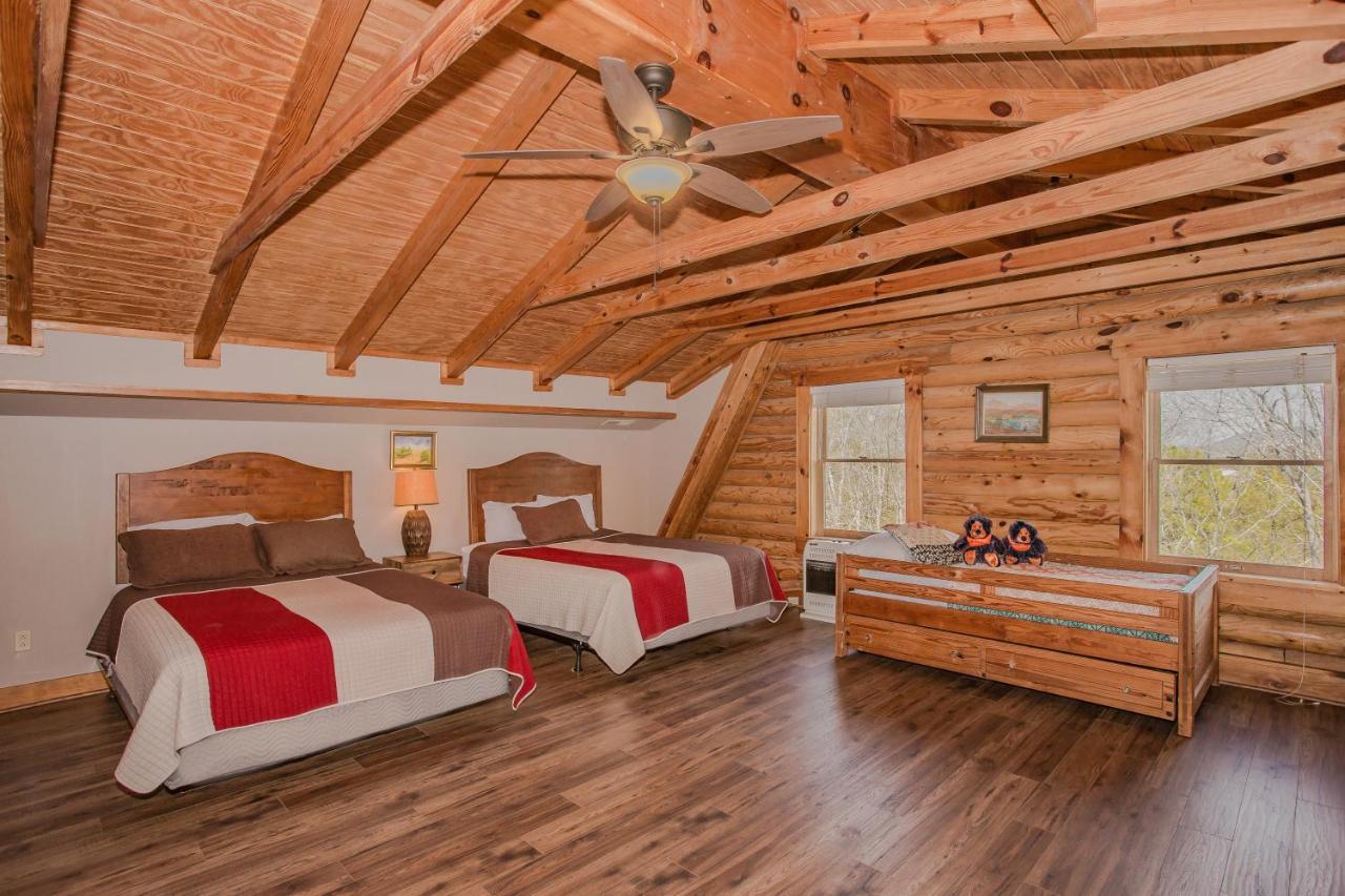 Smoky Bear Lodge With Guest House, Hot Tub, 1089 Free Tickets Each Paid Day, Dollywood And More เซอเวียร์วีล ภายนอก รูปภาพ